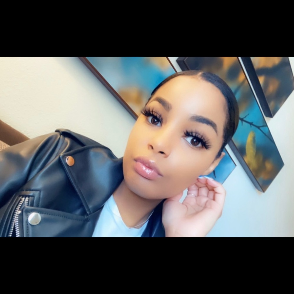 Meet your Posher, Asha